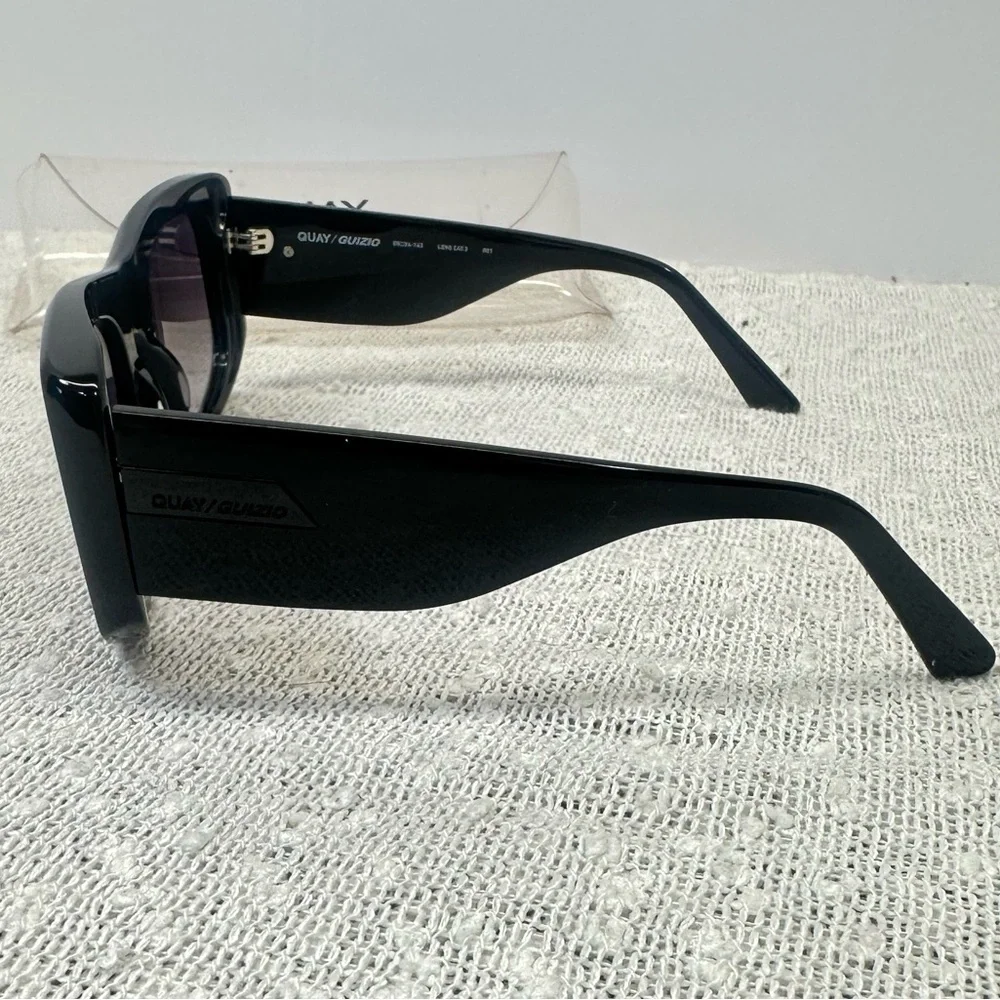 QUAY Uniform Oversized Black Square Sunglasses